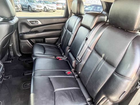 Used 2019 Nissan Pathfinder Platinum w/ Cargo Package image 15