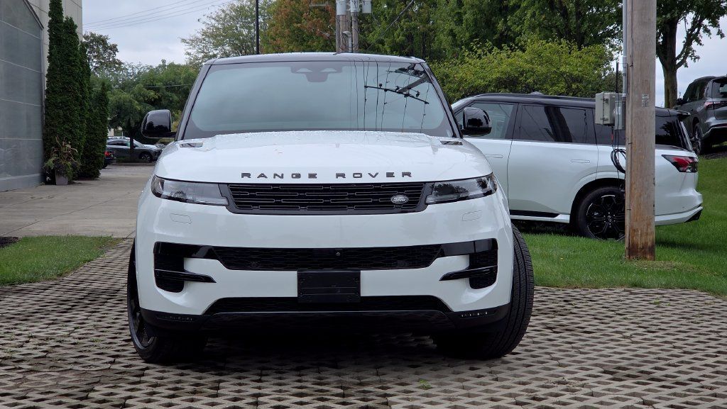 Used 2024 Land Rover Range Rover Sport SE AWD/4WD image 5