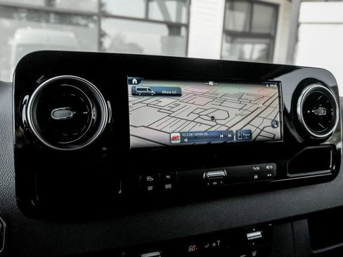 Used 2025 Mercedes-Benz Sprinter 2500 image 18