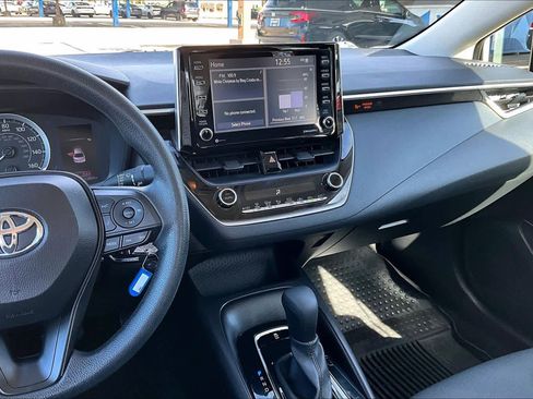 Used 2021 Toyota Corolla LE image 6