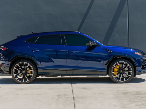Used 2021 Lamborghini Urus AWD/4WD image 6