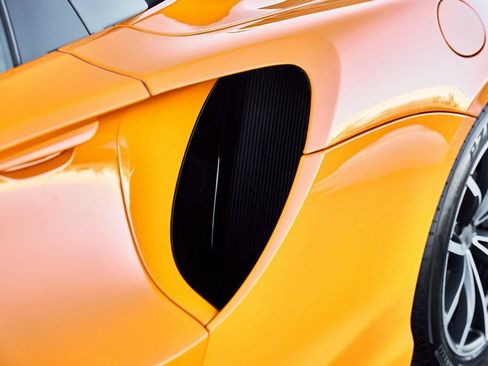 Used 2025 McLaren Artura Spider RWD image 15