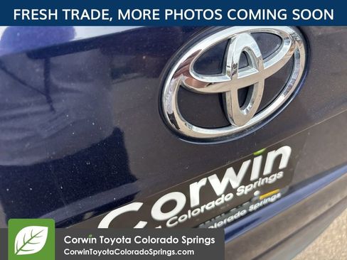 Used 2022 Toyota Highlander XLE image 14