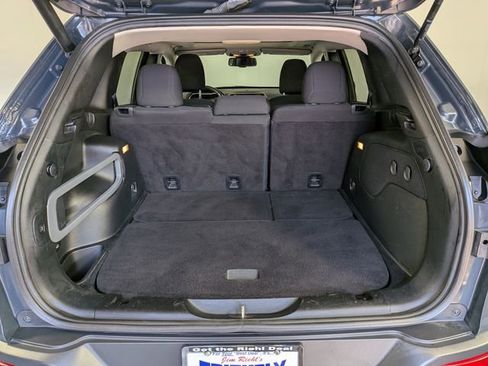Used 2016 Jeep Cherokee 75th Anniversary AWD/4WD image 9