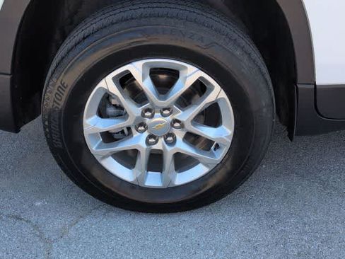 Used 2023 Chevrolet Traverse LS FWD image 14