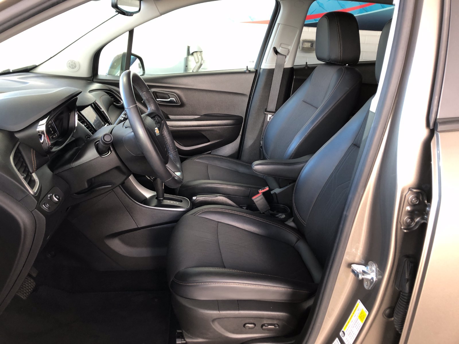Used 2022 Chevrolet Trax LT w/ LT Convenience Package AWD/4WD image 17