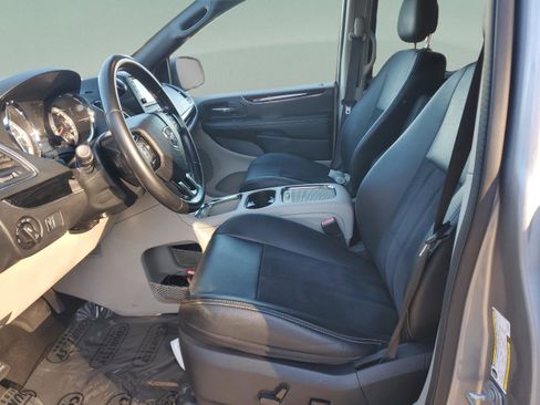 Used 2020 Dodge Grand Caravan SXT image 14
