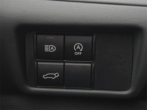 Used 2025 Toyota Highlander XLE image 27