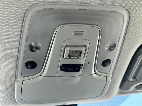 Used 2020 Toyota Prius LE FWD image 18