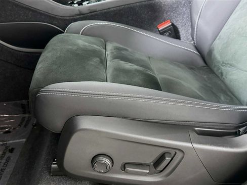 Certified 2023 Volvo XC40 B5 Plus w/ Climate Package image 18