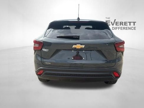 New 2026 Chevrolet Trax LS w/ LS Convenience Package FWD image 6