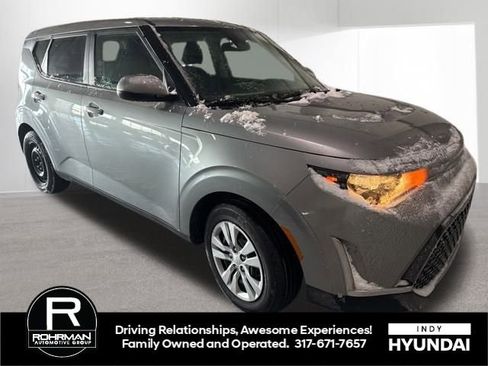 Used 2025 Kia Soul LX image 3