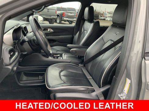 Used 2021 Chrysler Pacifica Limited w/ S Appearance Package image 4