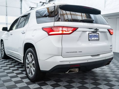 Used 2021 Chevrolet Traverse Premier w/ LPO, 'HIT The Road' Package AWD/4WD image 7