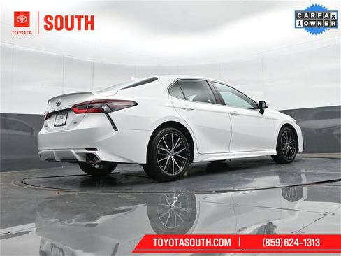Used 2024 Toyota Camry SE image 33