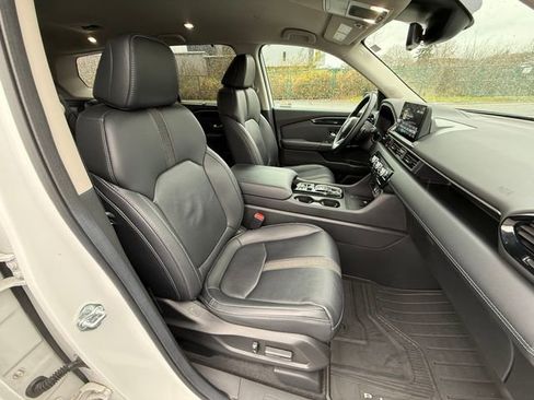 Used 2025 Honda Pilot EX-L image 12