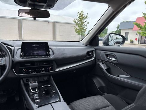 Used 2025 Nissan Rogue SV FWD image 38