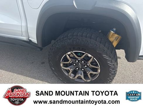 Used 2024 Chevrolet Colorado ZR2 w/ ZR2 Convenience Package III image 12