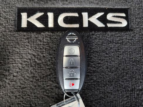 Used 2021 Nissan Kicks SR image 29
