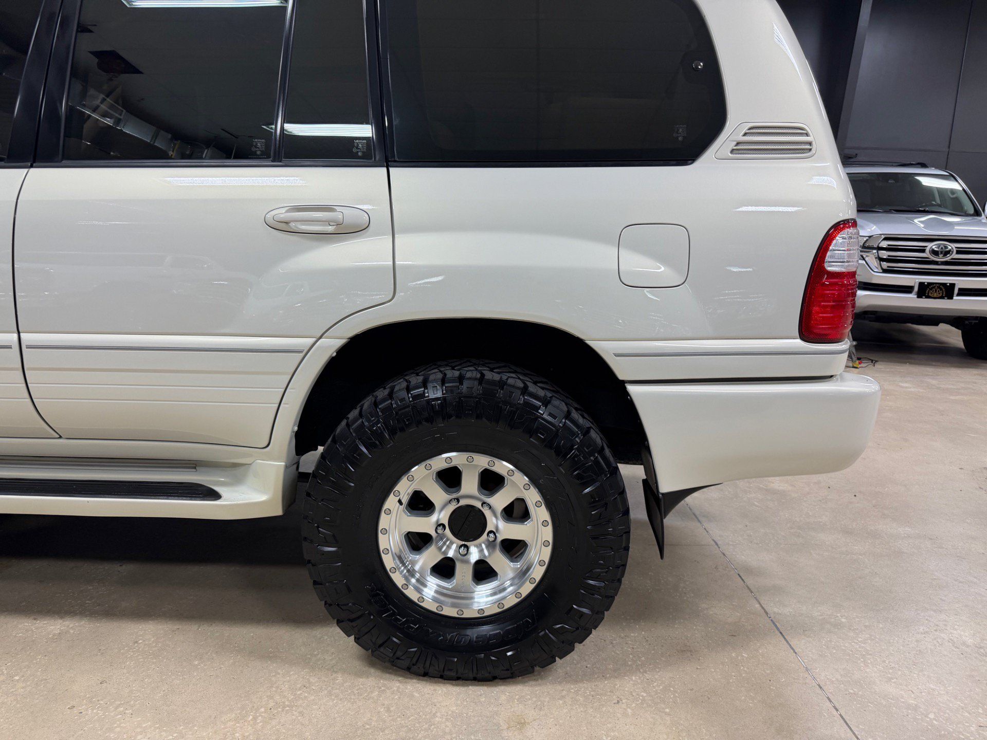 Used 2002 Lexus LX 470 4WD image 13