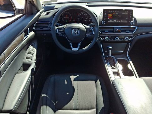Used 2018 Honda Accord EX image 15