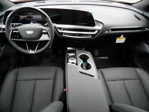 Used 2026 Cadillac Lyriq Premium Luxury w/ LPO, Floor Liner Package AWD/4WD image 8