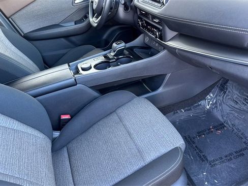 Used 2023 Nissan Rogue SV image 18