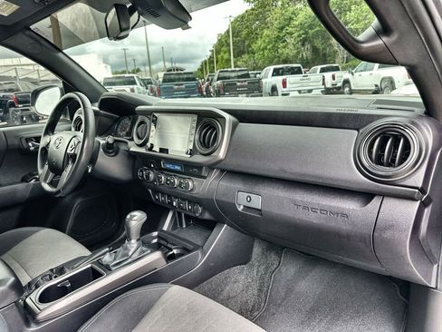 Used 2021 Toyota Tacoma TRD Off-Road w/ Technology Package AWD/4WD image 28