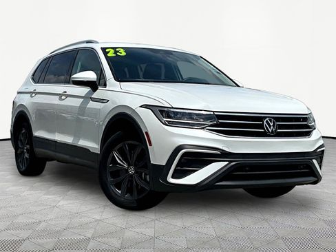 Used 2023 Volkswagen Tiguan SE FWD image 3