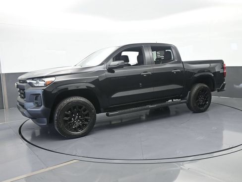 Used 2025 Chevrolet Colorado W/T w/ WT Custom Package RWD image 2