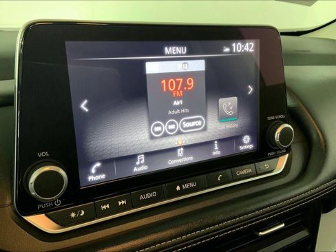 Used 2025 Nissan Rogue SV image 6