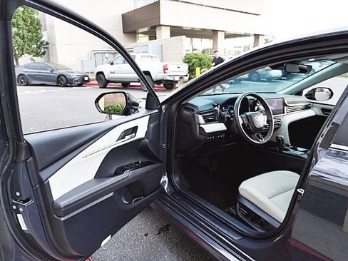 Used 2025 Toyota Camry XLE image 35