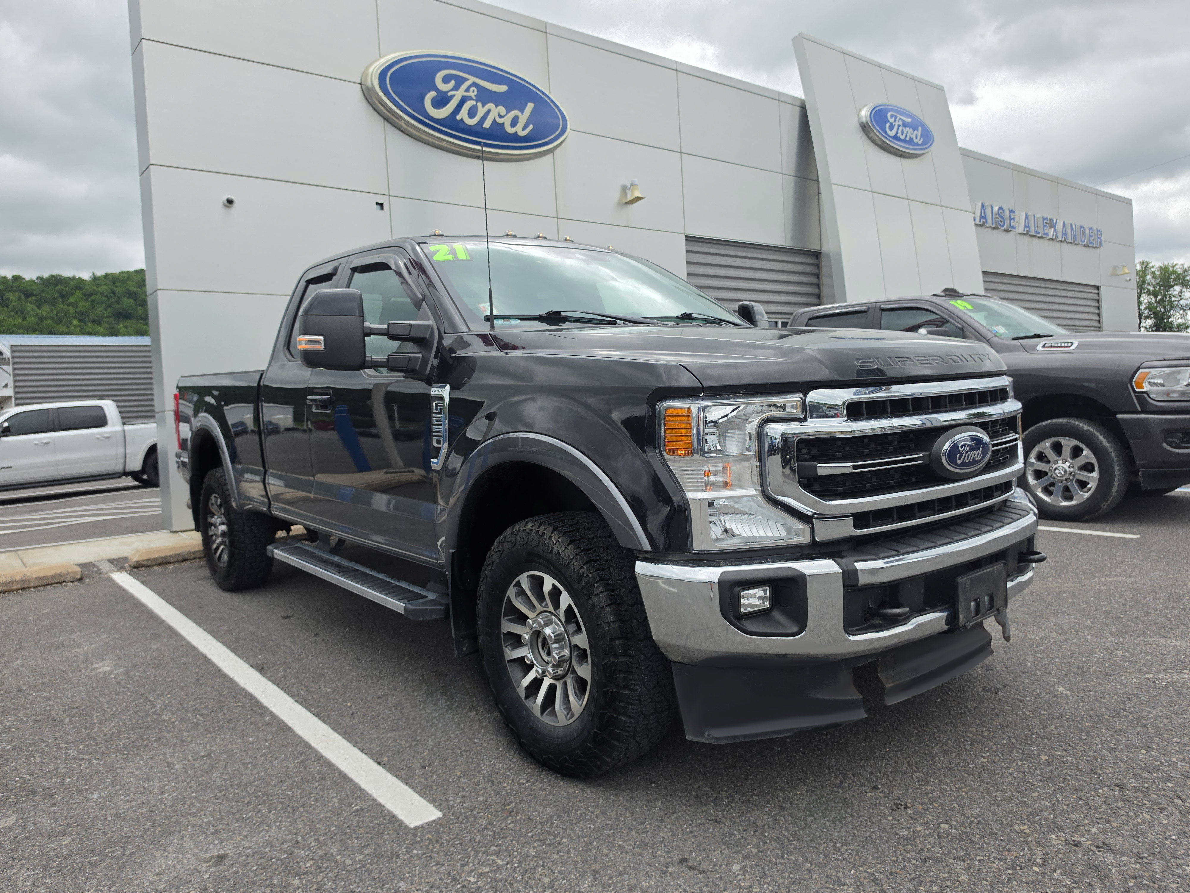 Used 2021 Ford F250 Lariat w/ Lariat Value Package AWD/4WD image 1