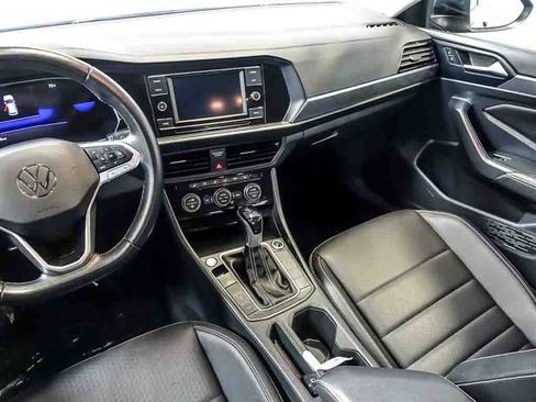 Used 2024 Volkswagen Jetta SE FWD image 18
