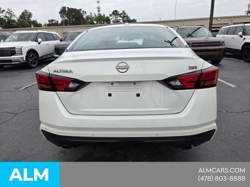 Used 2025 Nissan Altima 2.5 SR FWD image 12
