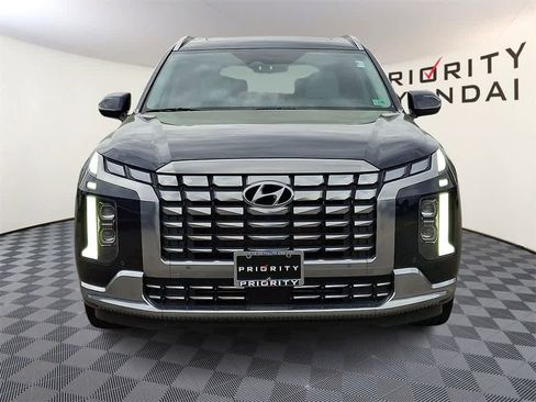 Used 2023 Hyundai Palisade Calligraphy image 2