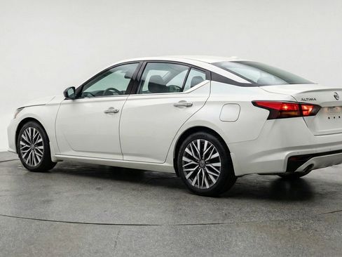 Used 2025 Nissan Altima 2.5 SV image 6
