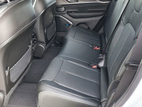 New 2024 Jeep Grand Cherokee Overland w/ Luxury Tech Group IV image 21