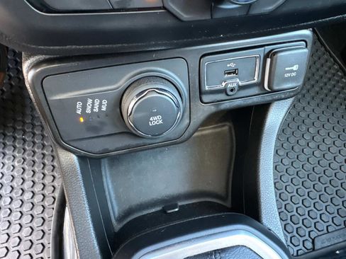 Certified 2023 Jeep Renegade Altitude w/ Sun/Sound Group image 25