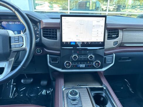 Used 2023 Ford Expedition Limited image 17