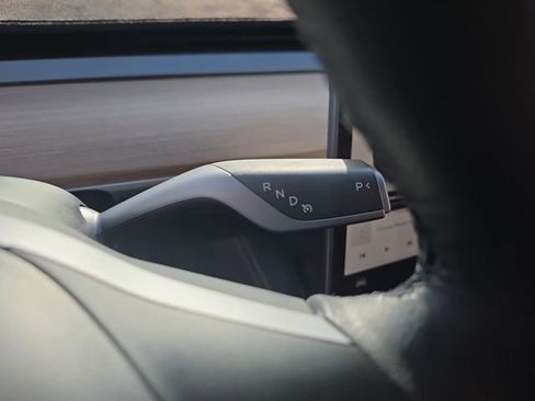 Used 2023 Tesla Model Y Long Range image 32