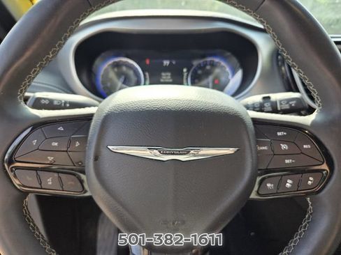 Used 2023 Chrysler Pacifica Touring FWD image 23