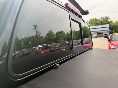 Used 2020 Nissan Frontier PRO-4X w/ Pro-4x Utility Package AWD/4WD image 12