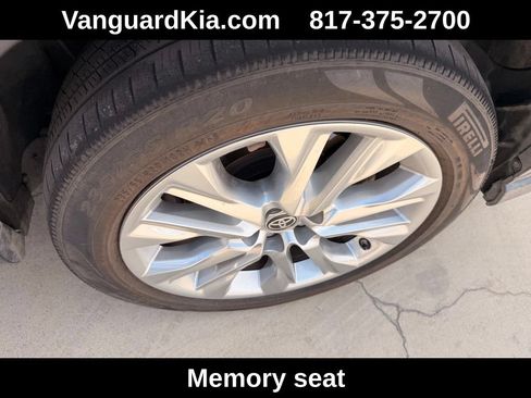 Used 2021 Toyota Highlander Limited FWD image 9