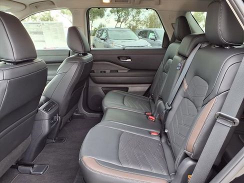 New 2025 Nissan Pathfinder Platinum w/ Cargo Package image 11