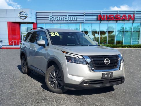 Used 2024 Nissan Pathfinder SV image 1