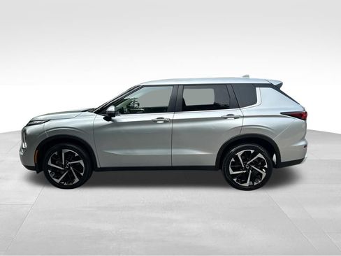 Used 2024 Mitsubishi Outlander FWD image 2