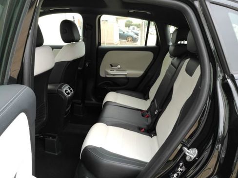 Used 2021 Mercedes-Benz GLA 35 AMG 4MATIC w/ Premium Package image 20