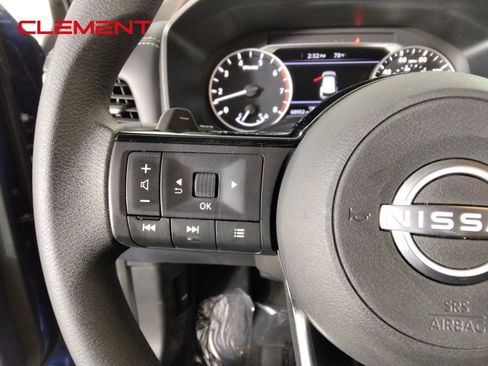 Used 2023 Nissan Rogue SV FWD image 14