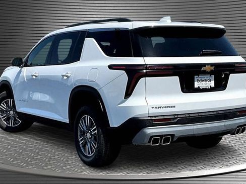 New 2025 Chevrolet Traverse LT w/ Driver Confidence Package FWD image 3